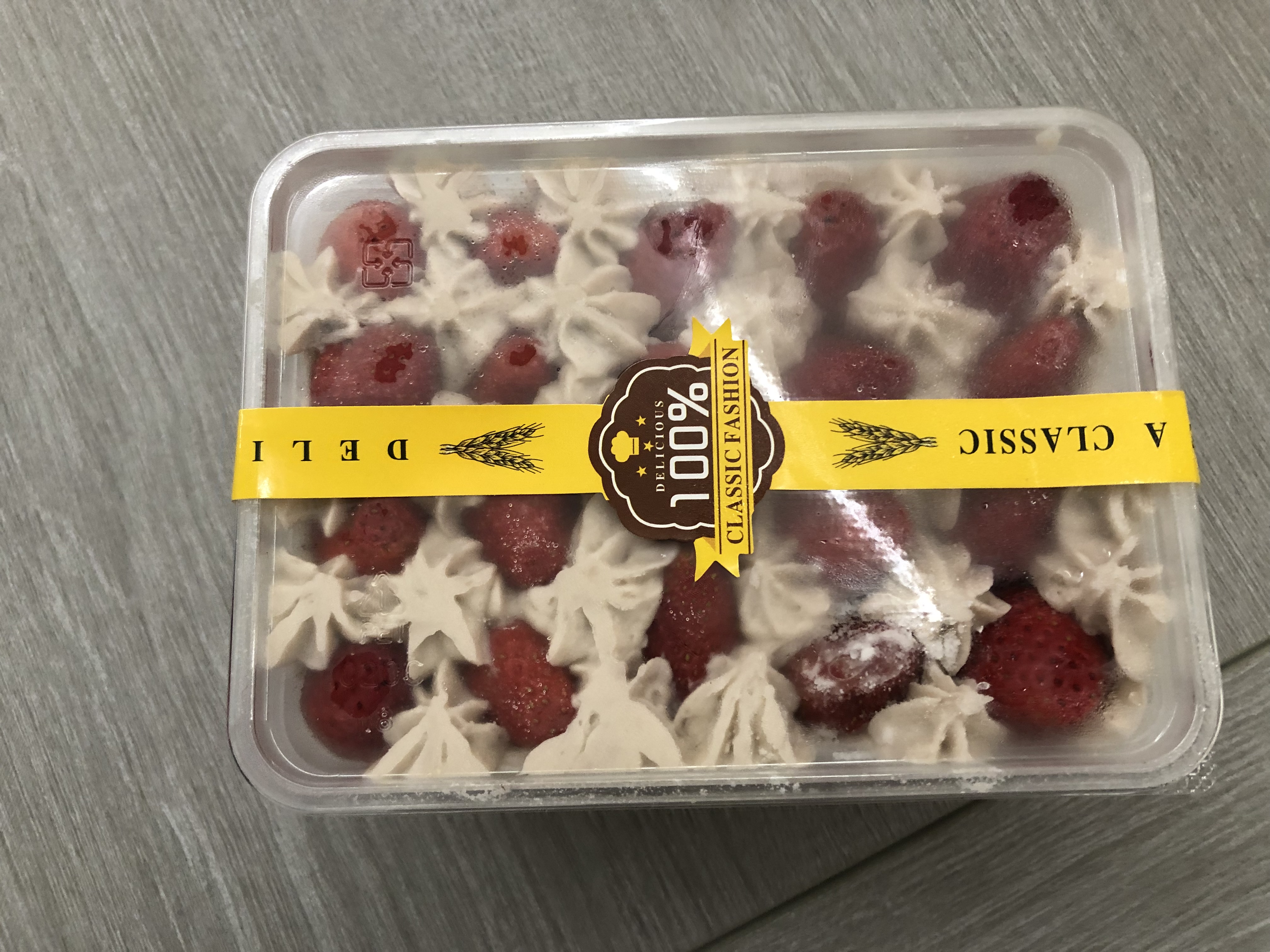 《宜蘭，甜點》梅花民宿322 cafe house，草莓芋泥、雙層草莓卡士達蛋糕